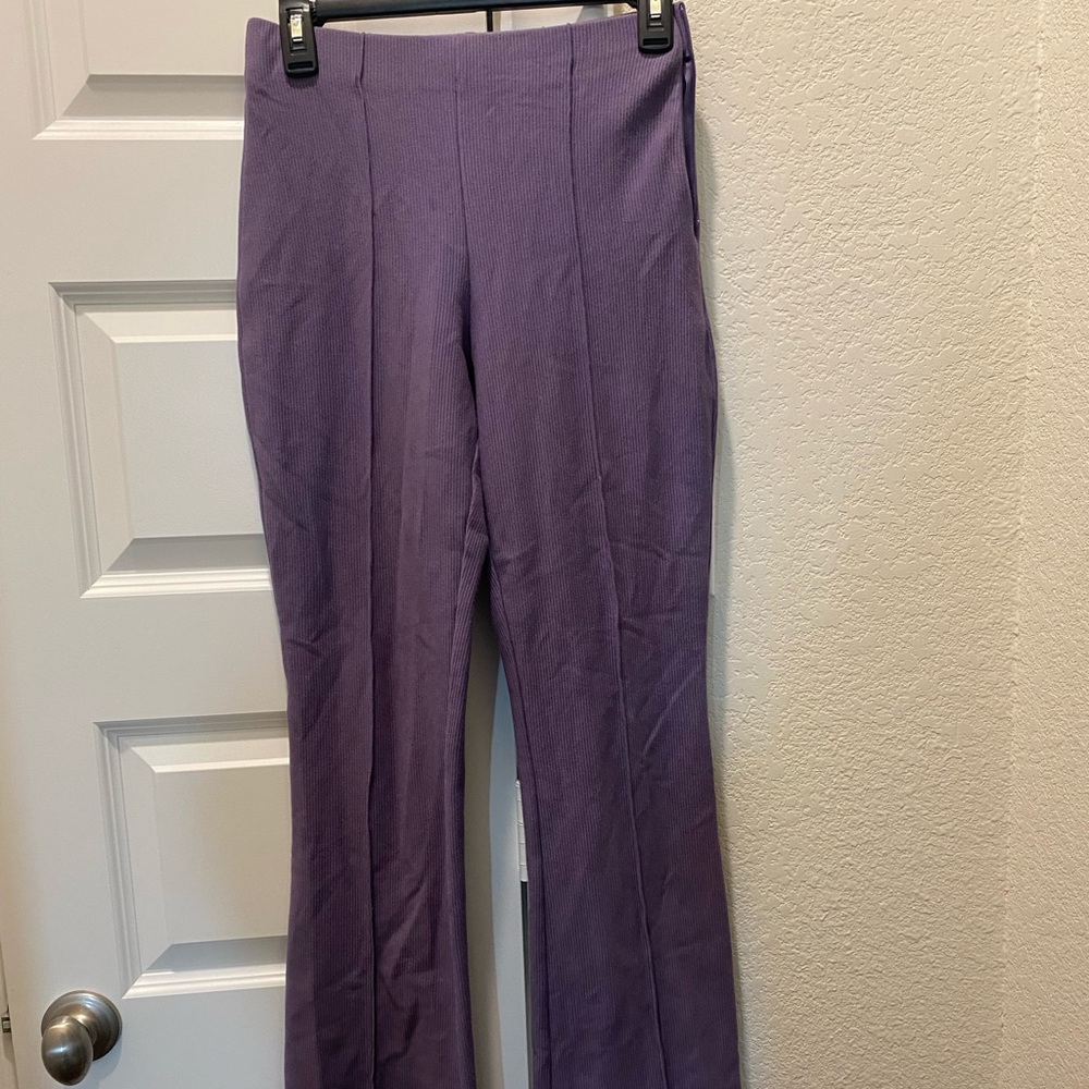 Purple pants from h&m, flattering